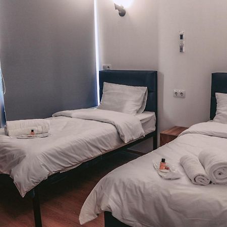 Apple Cozy Hotel Tbilisi Esterno foto
