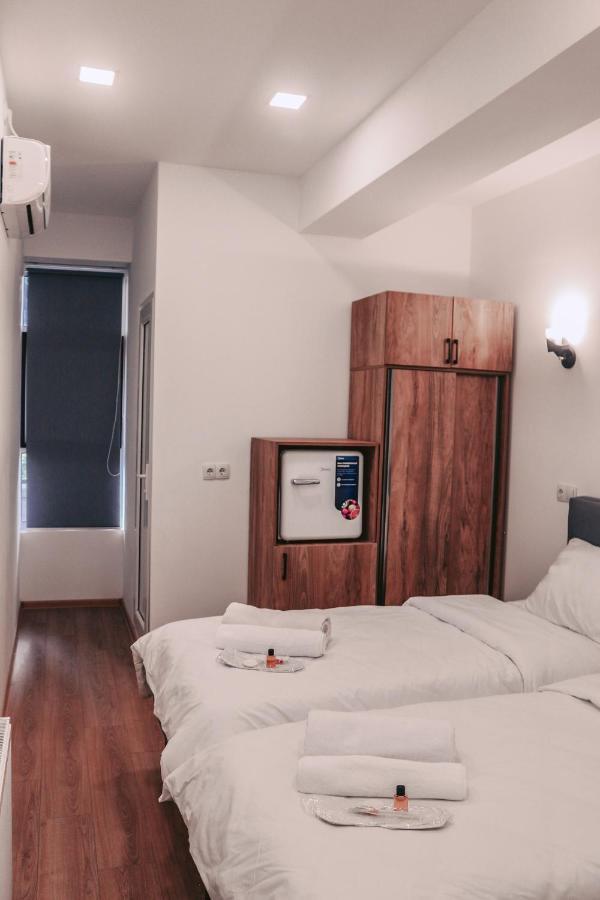 Apple Cozy Hotel Tbilisi Esterno foto
