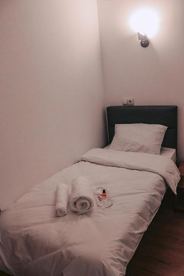 Apple Cozy Hotel Tbilisi Esterno foto